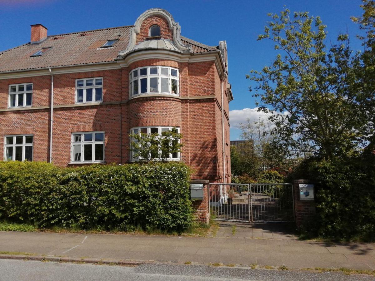 Cozy Villa-Apartment - Close To Aalborg Center - Free Citybikes And Parking Bagian luar foto